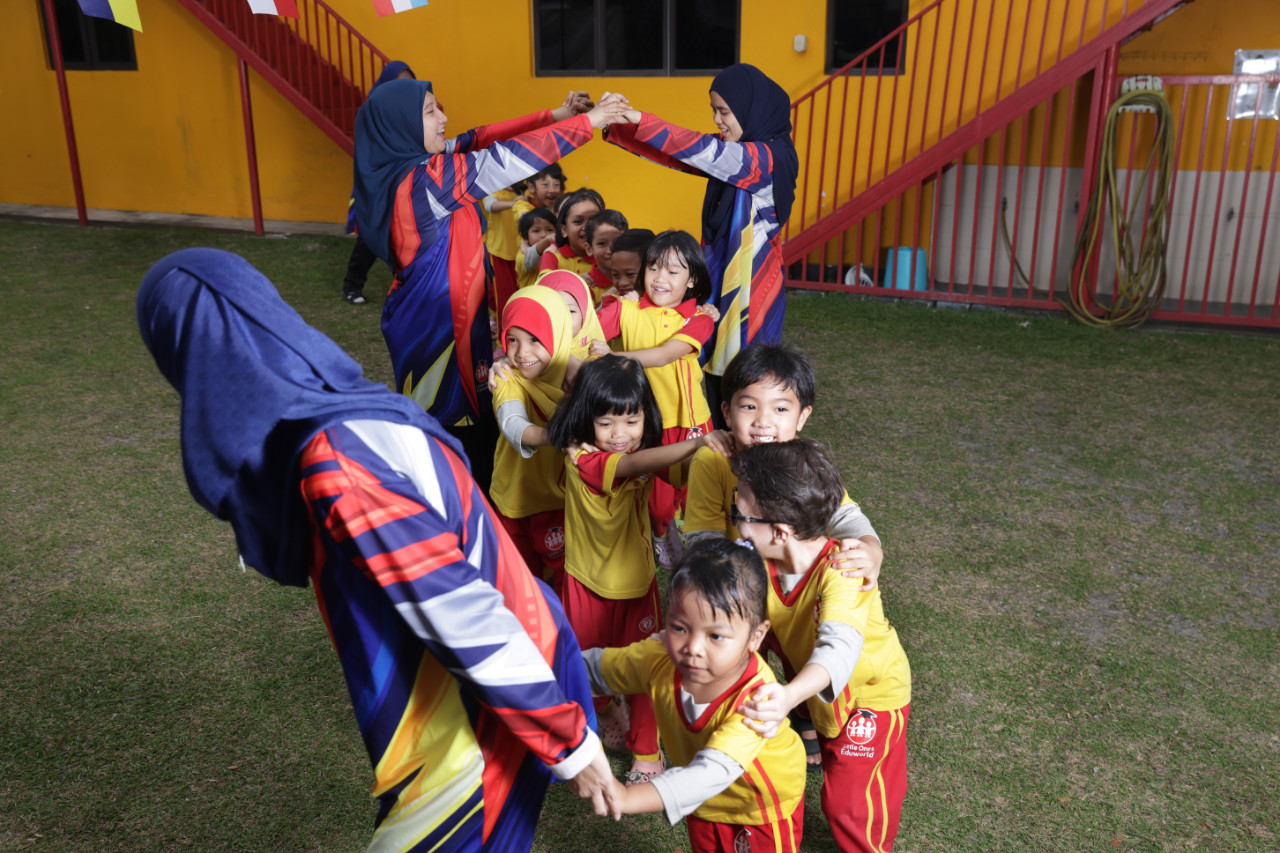 Little Ones Eduworld children learning and playing together