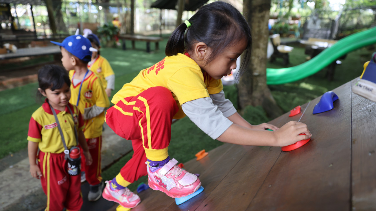 LOE children taking part in a meaningful childcare activity