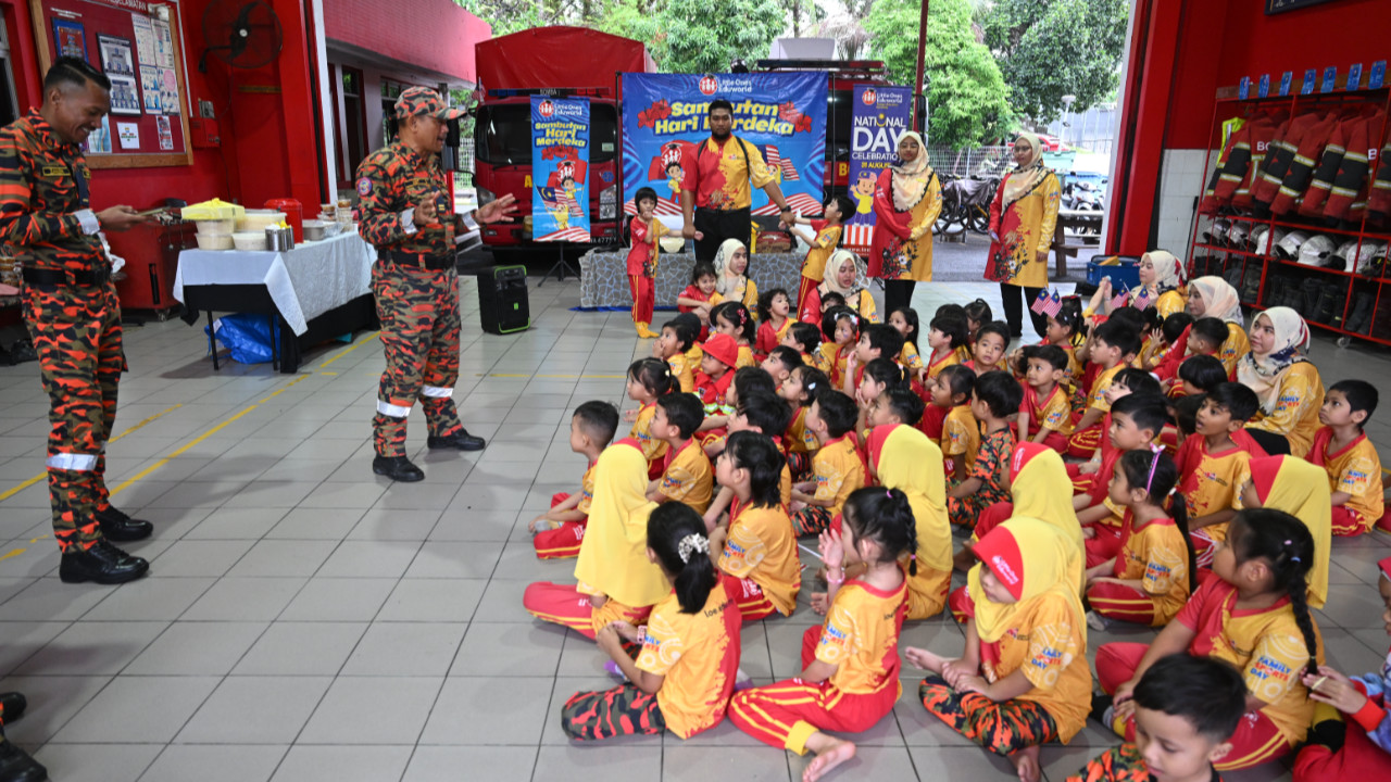 Children exploring a new environment during an LOE thematic visit